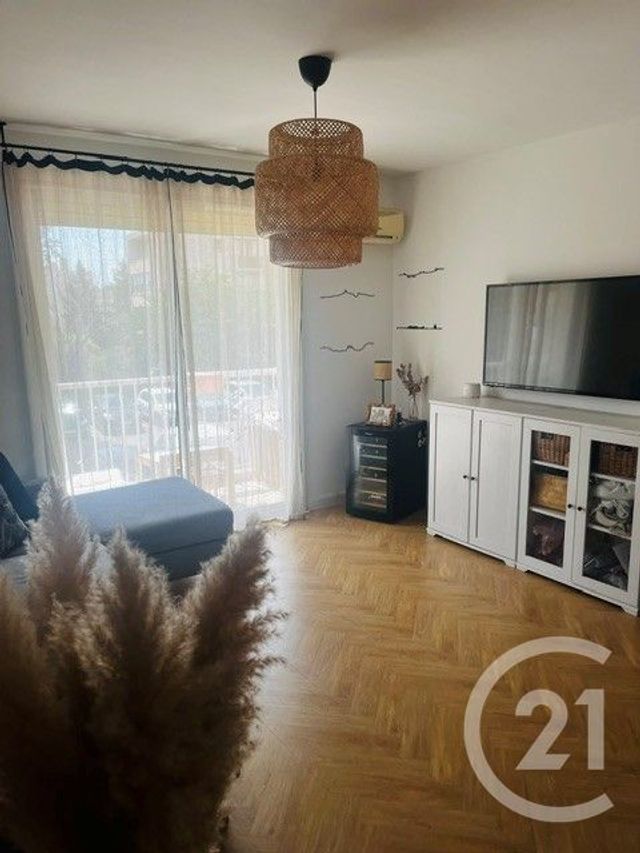 Appartement T4 à vendre - 4 pièces - 62.54 m2 - MARSEILLE - 13010 - PROVENCE-ALPES-COTE-D-AZUR - Century 21 Coeur Neuf