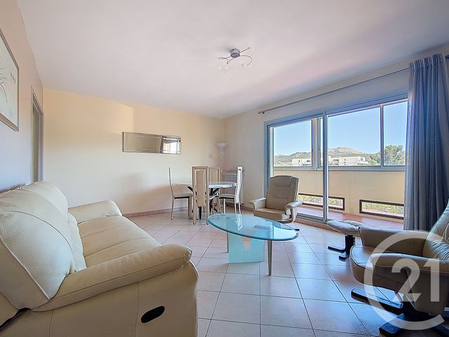 Appartement T4 à vendre - 4 pièces - 83.35 m2 - MARSEILLE - 13009 - PROVENCE-ALPES-COTE-D-AZUR - Century 21 Coeur Neuf
