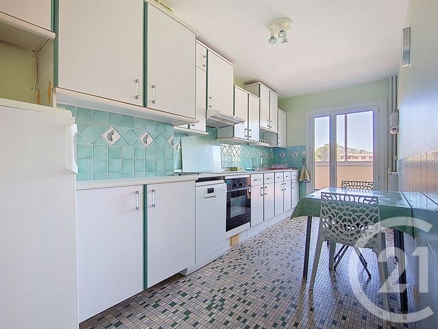 Appartement T4 à vendre - 4 pièces - 83.35 m2 - MARSEILLE - 13009 - PROVENCE-ALPES-COTE-D-AZUR - Century 21 Coeur Neuf