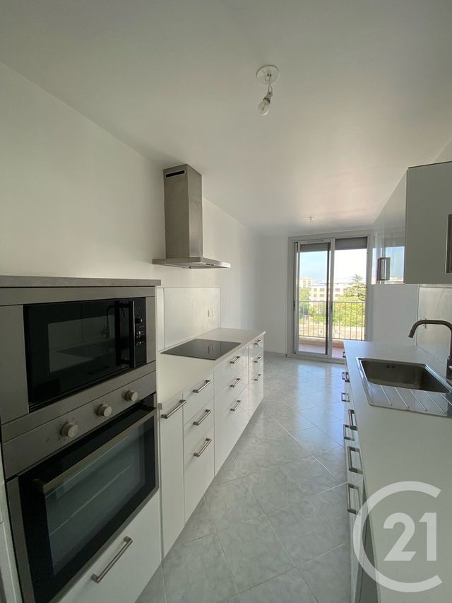 Afficher la photo en grand Appartement T3 à vendre - 3 pièces - 76.5 m2 - MARSEILLE - 13009 - PROVENCE-ALPES-COTE-D-AZUR - Century 21 Coeur Neuf