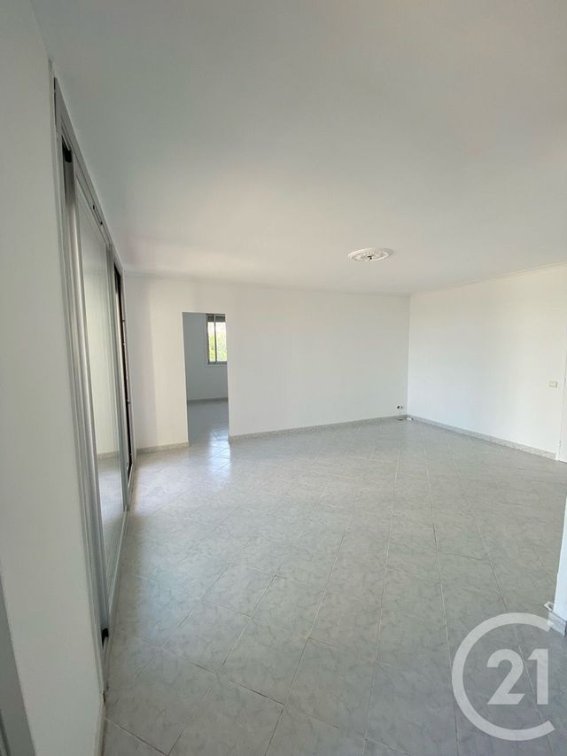Afficher la photo en grand Appartement T3 à vendre - 3 pièces - 76.5 m2 - MARSEILLE - 13009 - PROVENCE-ALPES-COTE-D-AZUR - Century 21 Coeur Neuf