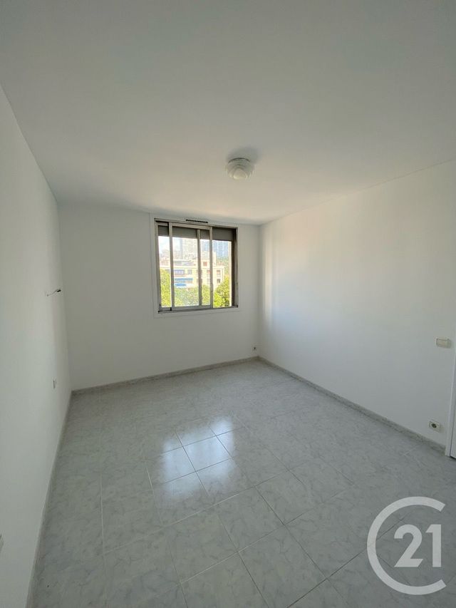 Afficher la photo en grand Appartement T3 à vendre - 3 pièces - 76.5 m2 - MARSEILLE - 13009 - PROVENCE-ALPES-COTE-D-AZUR - Century 21 Coeur Neuf