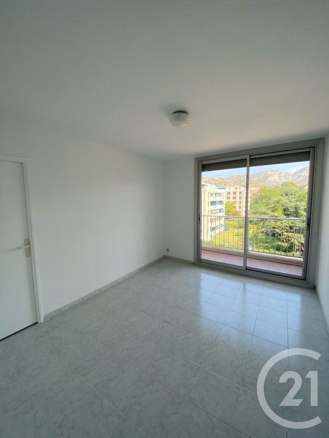 Afficher la photo en grand Appartement T3 à vendre - 3 pièces - 76.5 m2 - MARSEILLE - 13009 - PROVENCE-ALPES-COTE-D-AZUR - Century 21 Coeur Neuf