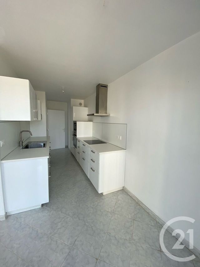 Afficher la photo en grand Appartement T3 à vendre - 3 pièces - 76.5 m2 - MARSEILLE - 13009 - PROVENCE-ALPES-COTE-D-AZUR - Century 21 Coeur Neuf