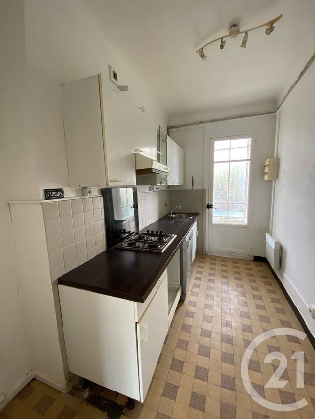 Afficher la photo en grand Appartement T4 à vendre - 4 pièces - 75.8 m2 - MARSEILLE - 13009 - PROVENCE-ALPES-COTE-D-AZUR - Century 21 Coeur Neuf