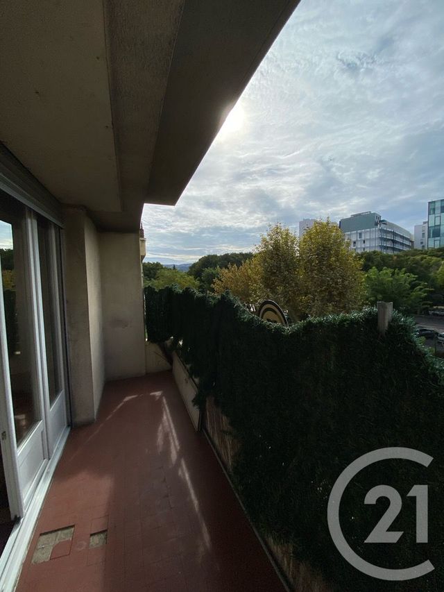 Afficher la photo en grand Appartement T4 à vendre - 4 pièces - 75.8 m2 - MARSEILLE - 13009 - PROVENCE-ALPES-COTE-D-AZUR - Century 21 Coeur Neuf