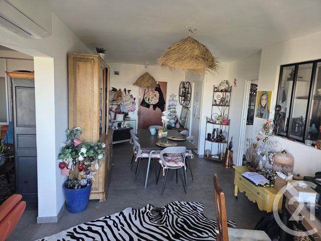 Appartement T4 à vendre - 3 pièces - 88.0 m2 - MARSEILLE - 13009 - PROVENCE-ALPES-COTE-D-AZUR - Century 21 Coeur Neuf