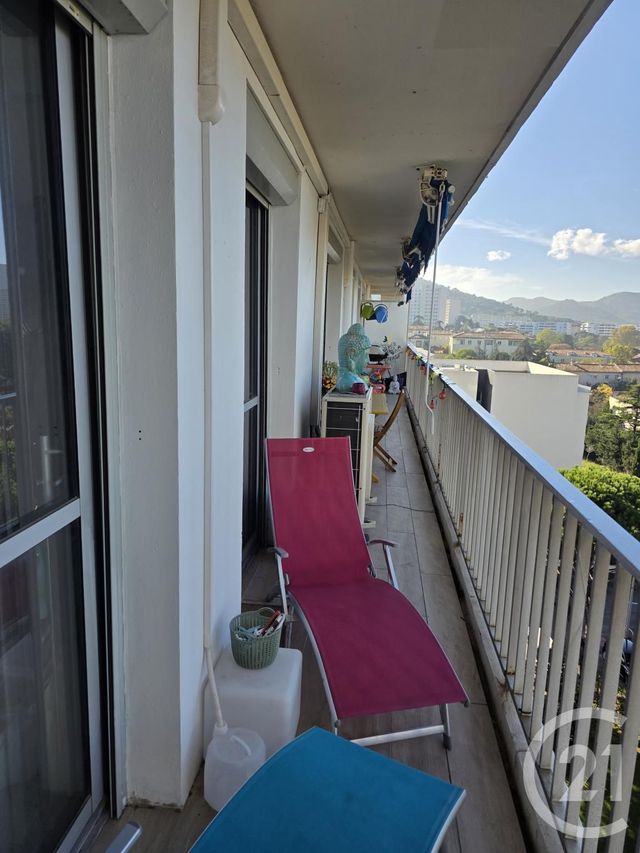 Appartement T4 à vendre - 3 pièces - 88.0 m2 - MARSEILLE - 13009 - PROVENCE-ALPES-COTE-D-AZUR - Century 21 Coeur Neuf