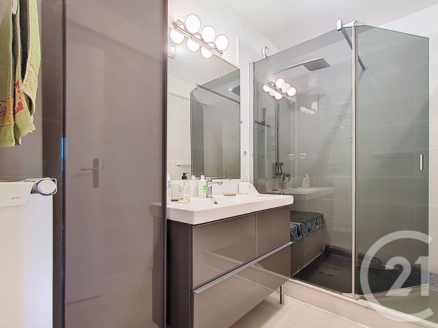 Appartement T3 à vendre - 3 pièces - 74.07 m2 - MARSEILLE - 13009 - PROVENCE-ALPES-COTE-D-AZUR - Century 21 Coeur Neuf