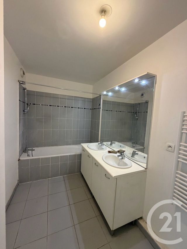 Appartement T3 à vendre - 3 pièces - 65.0 m2 - MARSEILLE - 13010 - PROVENCE-ALPES-COTE-D-AZUR - Century 21 Coeur Neuf