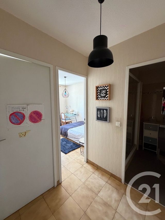 Appartement T4 à vendre - 4 pièces - 75.74 m2 - MARSEILLE - 13009 - PROVENCE-ALPES-COTE-D-AZUR - Century 21 Coeur Neuf