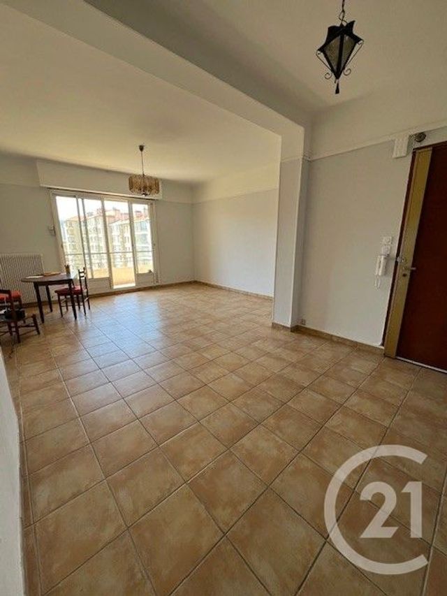 Appartement T4 à vendre - 4 pièces - 76.0 m2 - MARSEILLE - 13009 - PROVENCE-ALPES-COTE-D-AZUR - Century 21 Coeur Neuf