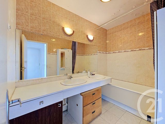 Appartement T3 à vendre - 3 pièces - 81.87 m2 - MARSEILLE - 13009 - PROVENCE-ALPES-COTE-D-AZUR - Century 21 Coeur Neuf