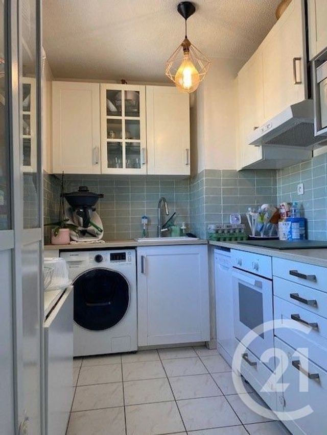 Appartement T3 à vendre - 3 pièces - 55.5 m2 - MARSEILLE - 13009 - PROVENCE-ALPES-COTE-D-AZUR - Century 21 Coeur Neuf