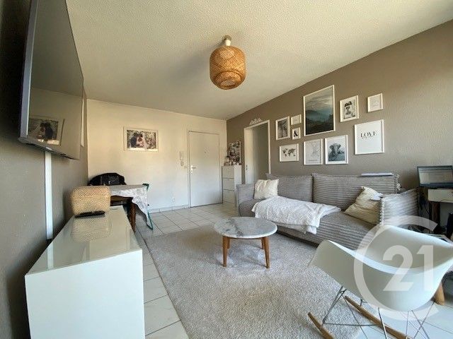 Appartement T3 à vendre - 3 pièces - 55.5 m2 - MARSEILLE - 13009 - PROVENCE-ALPES-COTE-D-AZUR - Century 21 Coeur Neuf