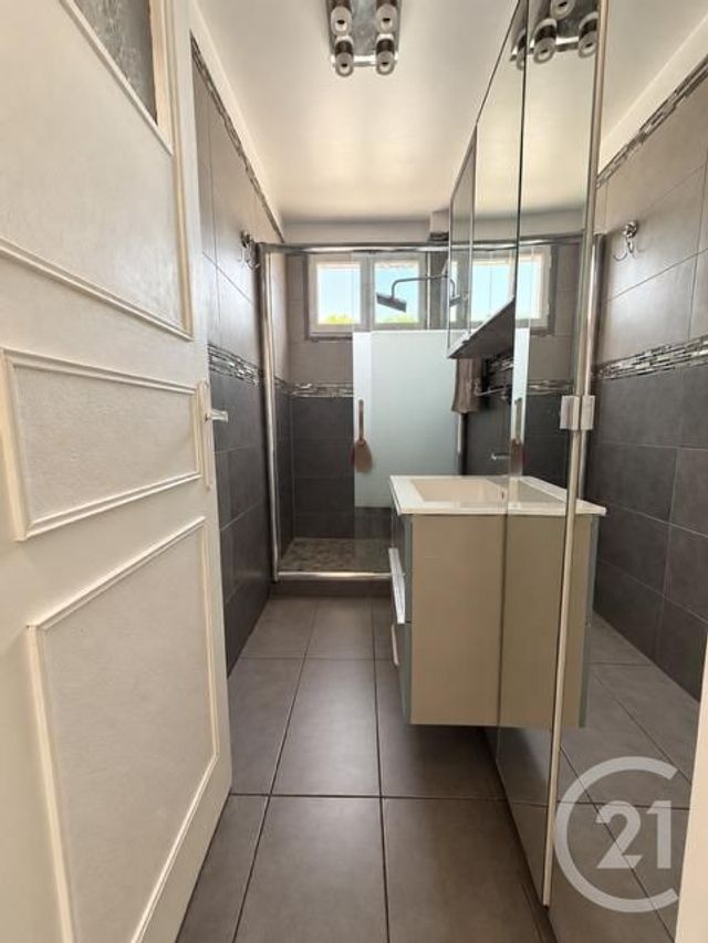 Appartement T4 à vendre - 4 pièces - 75.0 m2 - MARSEILLE - 13010 - PROVENCE-ALPES-COTE-D-AZUR - Century 21 Coeur Neuf