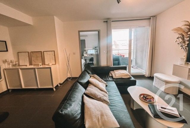 Appartement F2 à louer - 2 pièces - 45.5 m2 - MARSEILLE - 13009 - PROVENCE-ALPES-COTE-D-AZUR - Century 21 Coeur Neuf