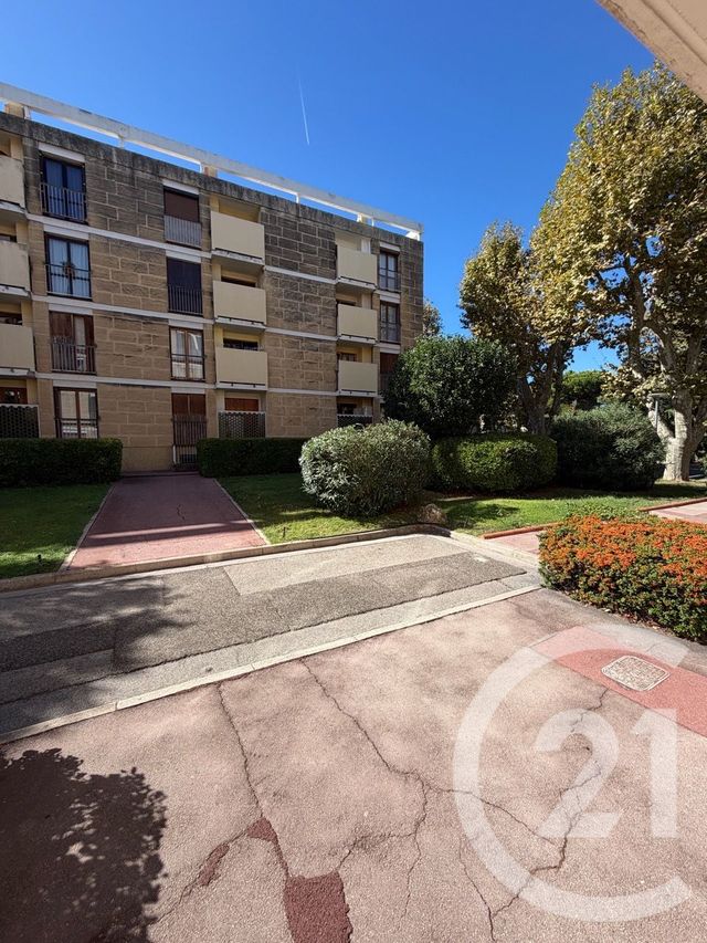 Appartement T3 à louer - 3 pièces - 81.95 m2 - MARSEILLE - 13008 - PROVENCE-ALPES-COTE-D-AZUR - Century 21 Coeur Neuf