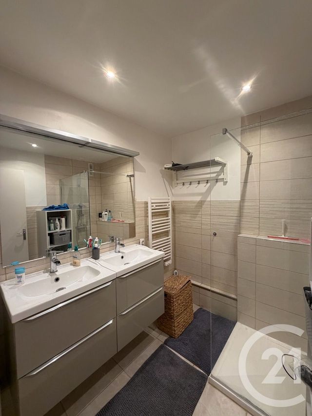 Appartement T3 à louer - 3 pièces - 81.95 m2 - MARSEILLE - 13008 - PROVENCE-ALPES-COTE-D-AZUR - Century 21 Coeur Neuf