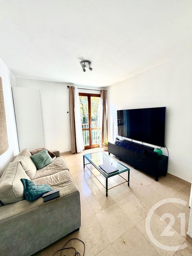 Appartement T3 à louer - 3 pièces - 81.95 m2 - MARSEILLE - 13008 - PROVENCE-ALPES-COTE-D-AZUR - Century 21 Coeur Neuf