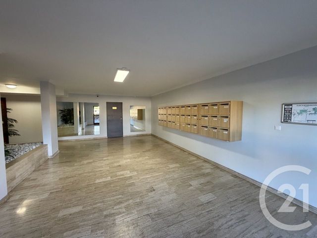 Appartement T4 à louer - 4 pièces - 90.87 m2 - MARSEILLE - 13009 - PROVENCE-ALPES-COTE-D-AZUR - Century 21 Coeur Neuf