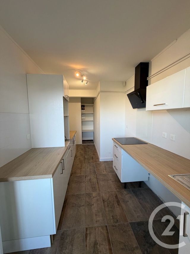 Appartement T4 à louer - 4 pièces - 90.87 m2 - MARSEILLE - 13009 - PROVENCE-ALPES-COTE-D-AZUR - Century 21 Coeur Neuf